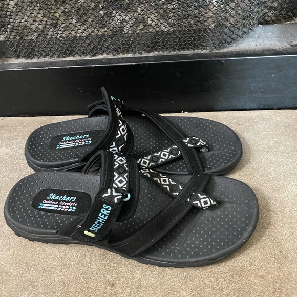 Skechers NWT 8.5  Reggae Trailway Leather Fabric Black Strappy Flip Flop Sandals - Picture 1 of 9